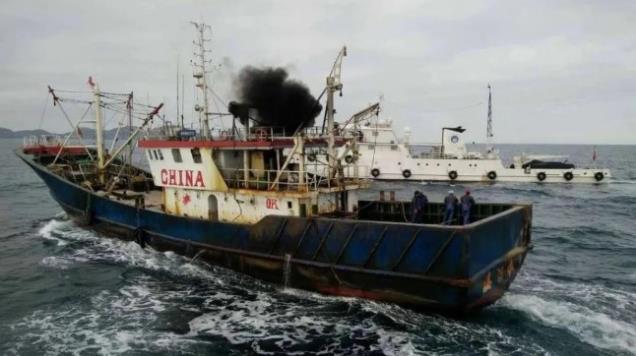 菲防长继续要求中国搁浅渔船离开牛轭礁 外交部驳斥